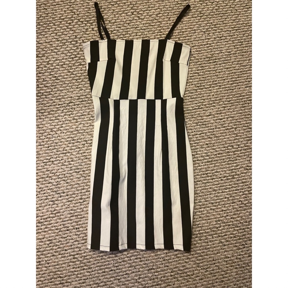 Fashion Nova Size Medium Womens, striped mini dress with slight stretch